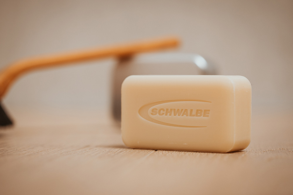 4711.01-schwalbe_bike-soap(5).jpg