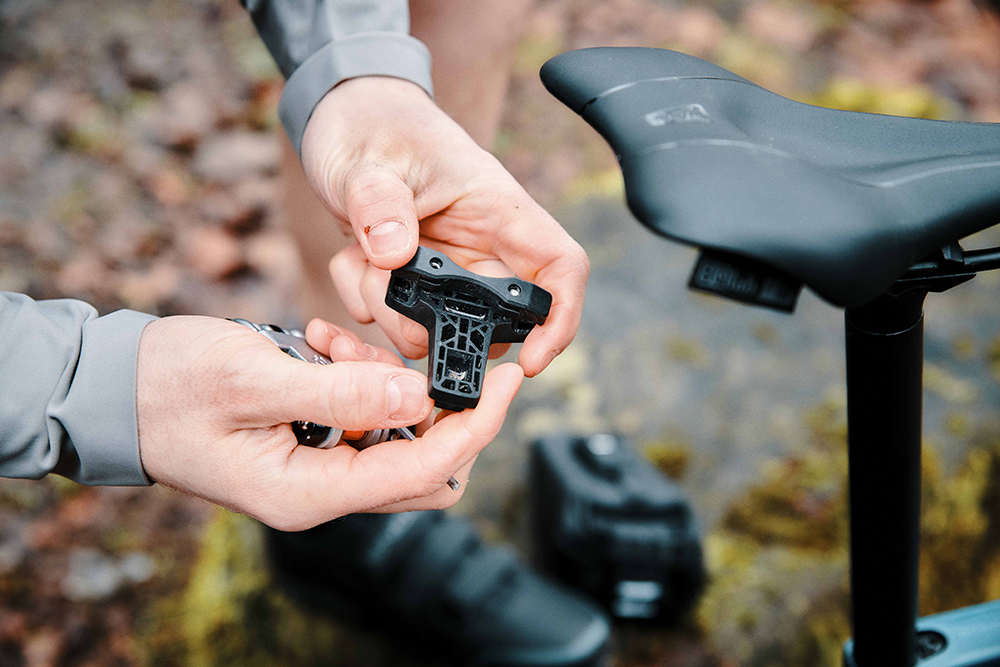 Fidlock A-03100-000001(BLK) 20153423 PINCLIP Male Saddle Base - Sattelhalterung  (16).jpg