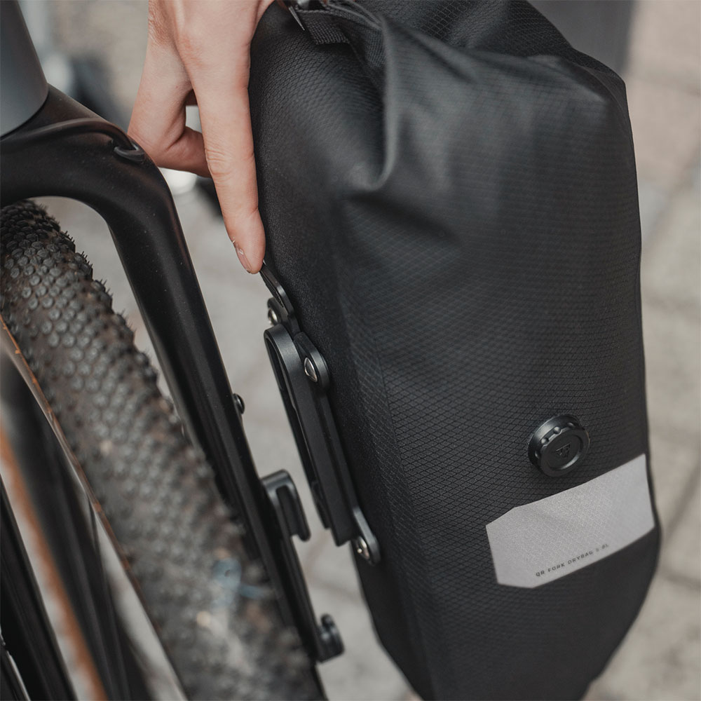 Topeak-QR-Fork-DryBag-5.8L-Bolt-on-TC3703B-(3).jpg