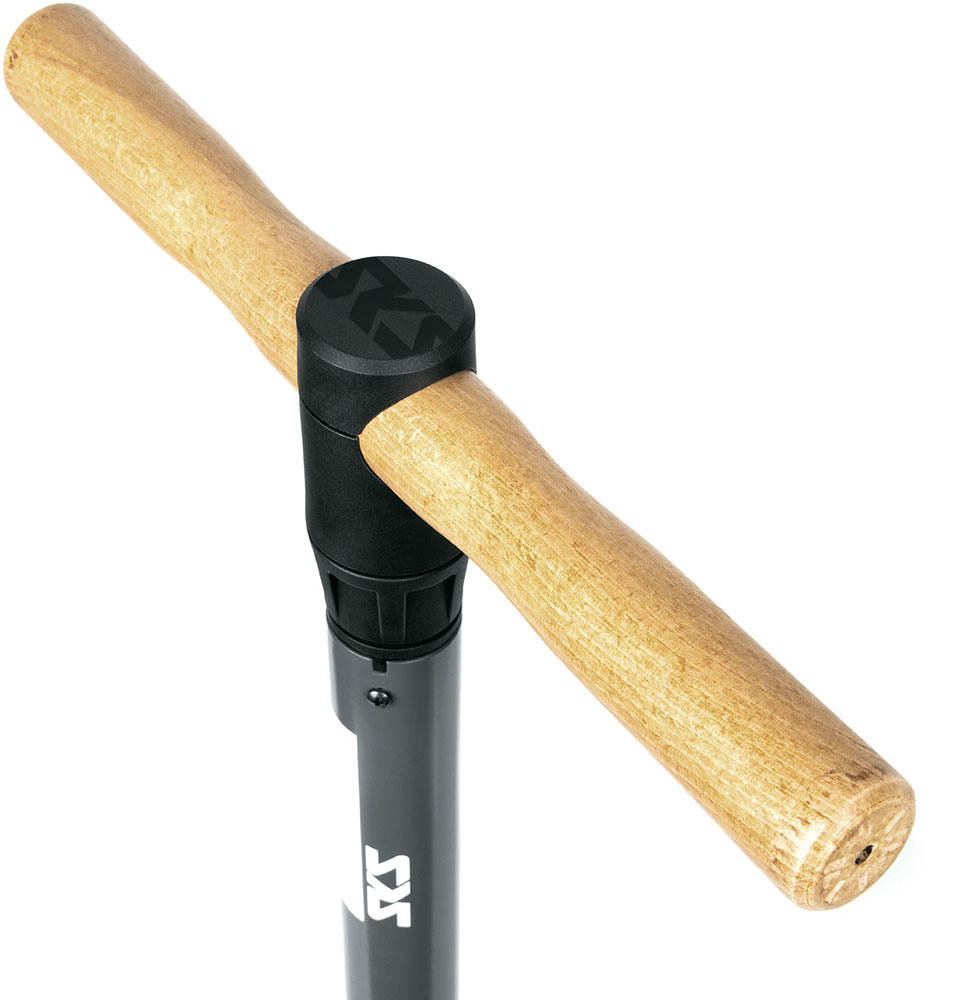 RS1885_12000_rennkompressor_nxt_digi_detail_handle_pers.jpg