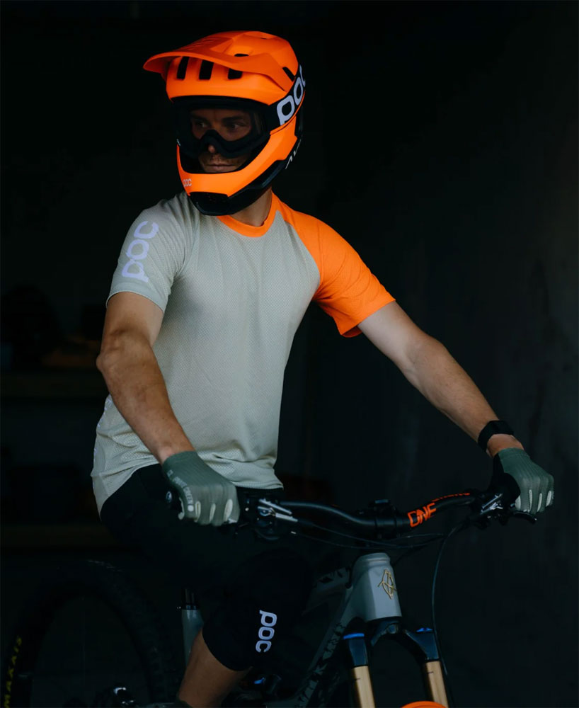 POC Otocon Race MIPS Fullface Helm 10530-8375_Action_ (1).jpg