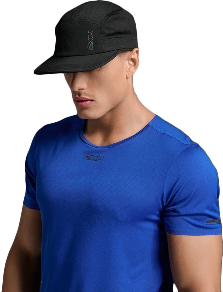2XU_UQ6741F_Light_Speed_Laufkappe.jpg