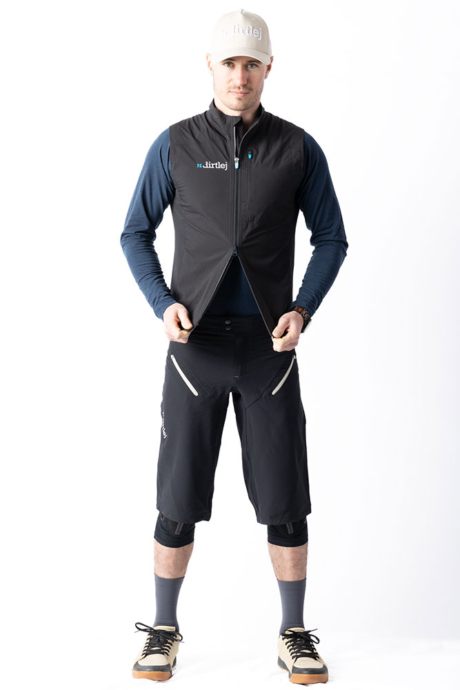 dirtlej_Weathershield-Vest-Weste_20240001_ (6).jpg