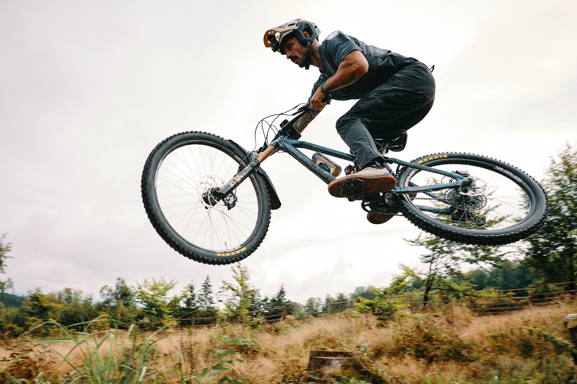 Fidlock-AB-09669(TBL)-20152623-TWIST-Bottle-600-antibacterial-+-Bike-Base--(2).jpg