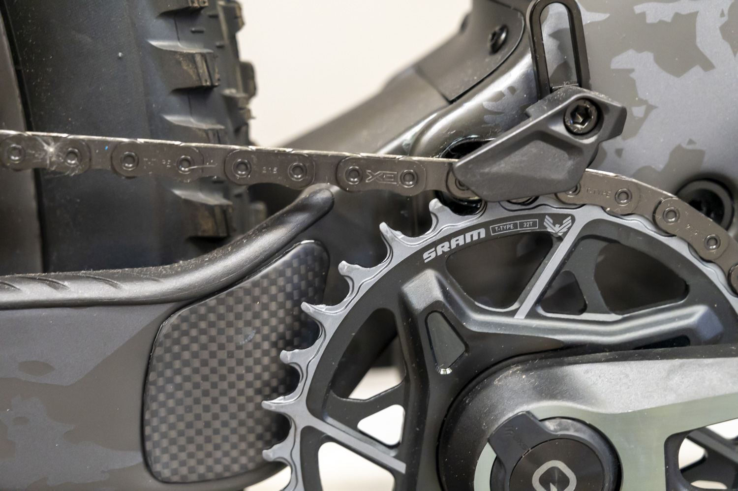Spark 900 EVO Carbon Black (New item with a paint fault)