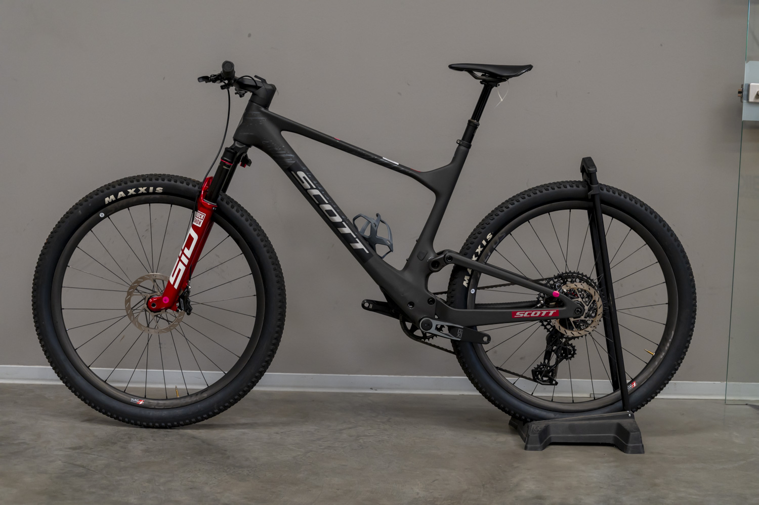 Spark RC World Cup (TW) Carbon Black (returned item)