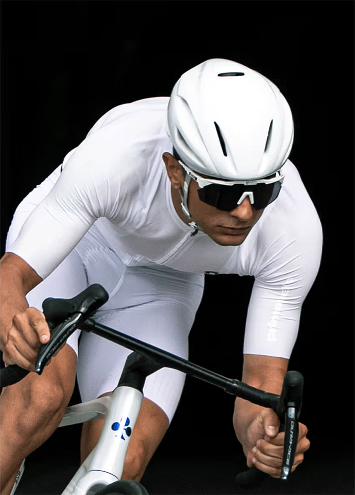 MET_absolut white_Manta_MIPS_Absolut_White_Limited_Edition_Rennradhelm (10).jpg