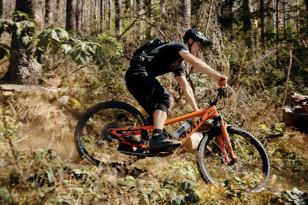 fidlock 09669(CLR) 20125455 TWIST Bottle 600 + Bike Base (5).jpg