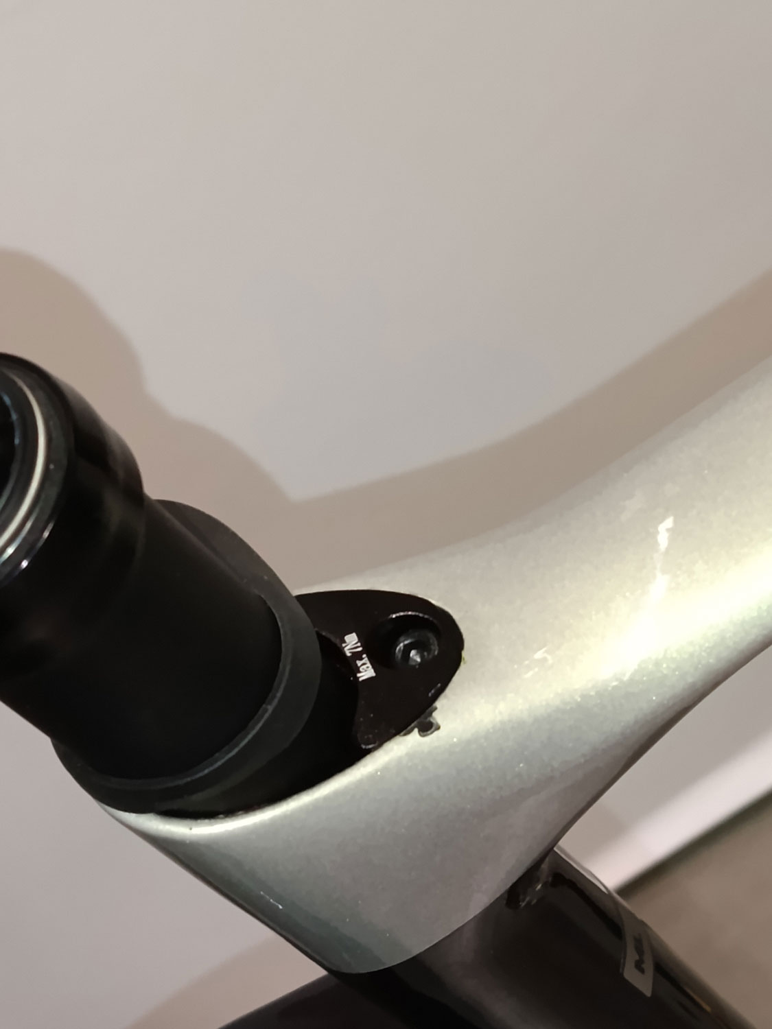 Revolt X Advanced Pro 1/V2 (nowy produkt z wadą lakierniczą)