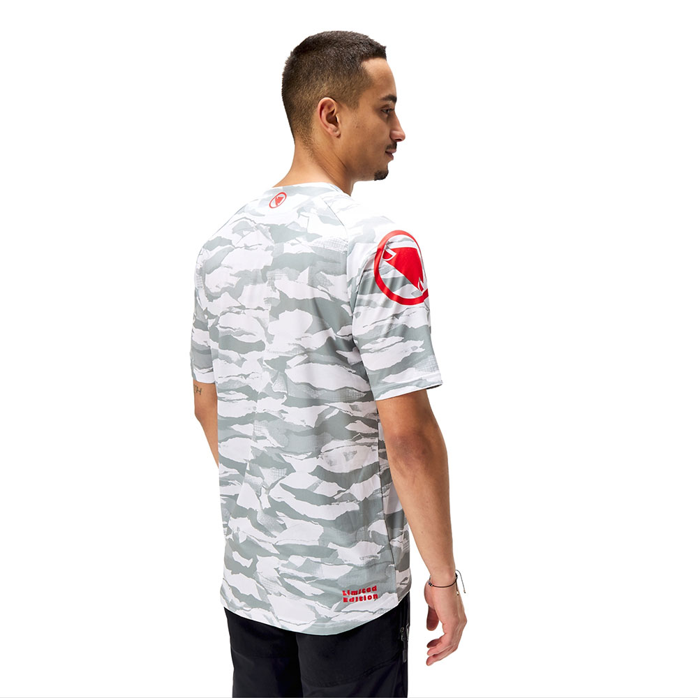 Endura_E5113HA_Mountain Camo_MTB_Trikot (1).jpg