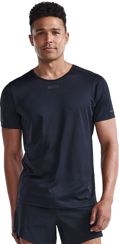 2XU_MR7150A_Light_Speed_Funktionsshirt (1).jpg