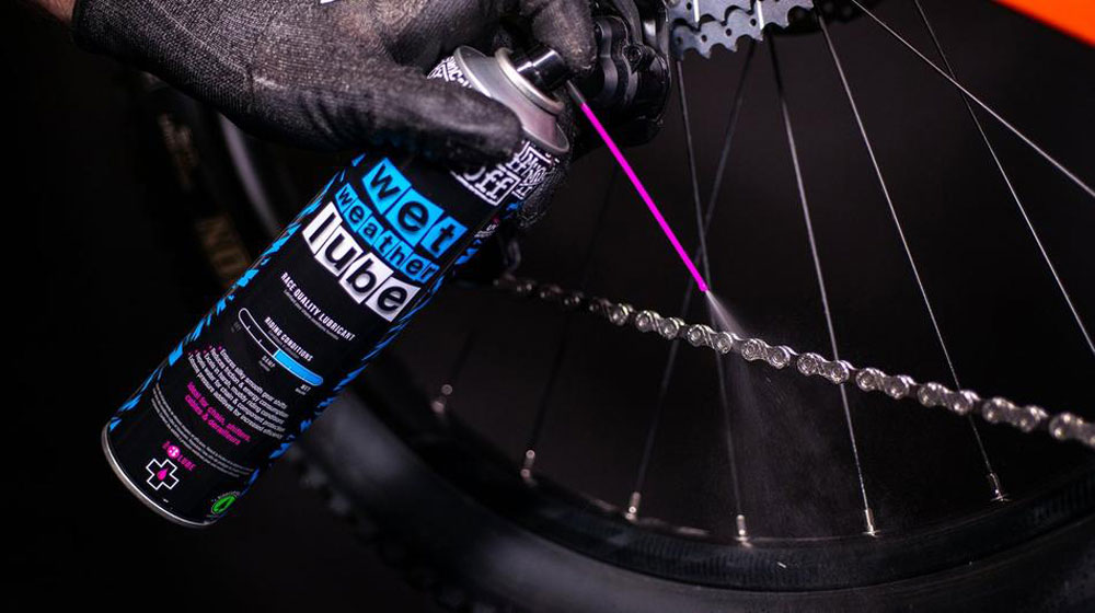 Muc-Off-Wet-Weather-Lube-Aerosol-(3).jpg