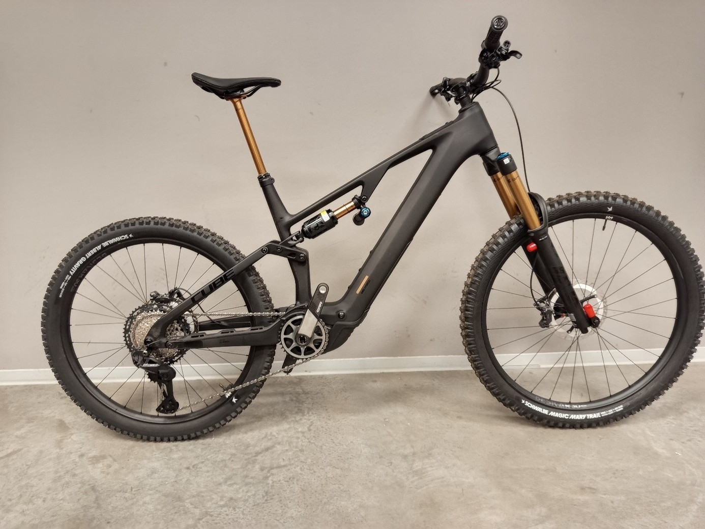 AMS Hybrid ONE77 C:62 AT 600X carbon´n´gold (Rückläufer)