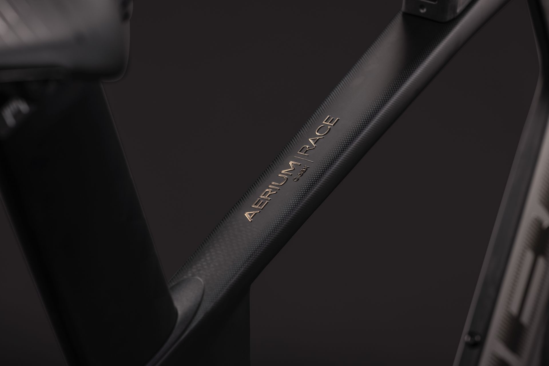 Aerium C:68X Race carbon and chrome
