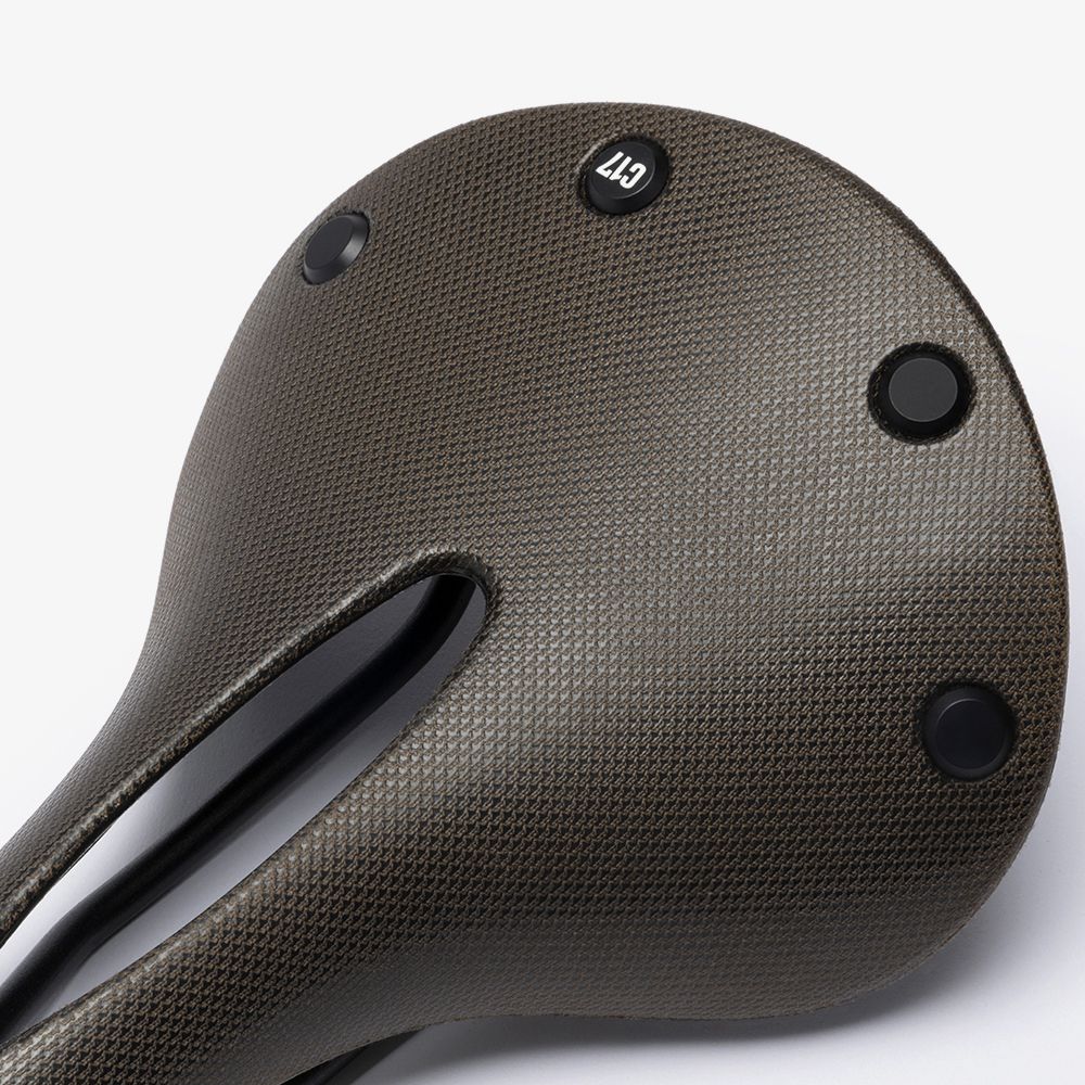 c17_carved_brown_cambium_saddle_detail1.jpg