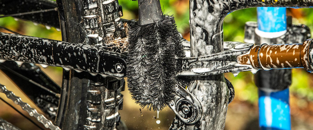 Two-Prong-Brush--Hero-PDP-Full-width-lifestyle_1900x_crop_center.jpg