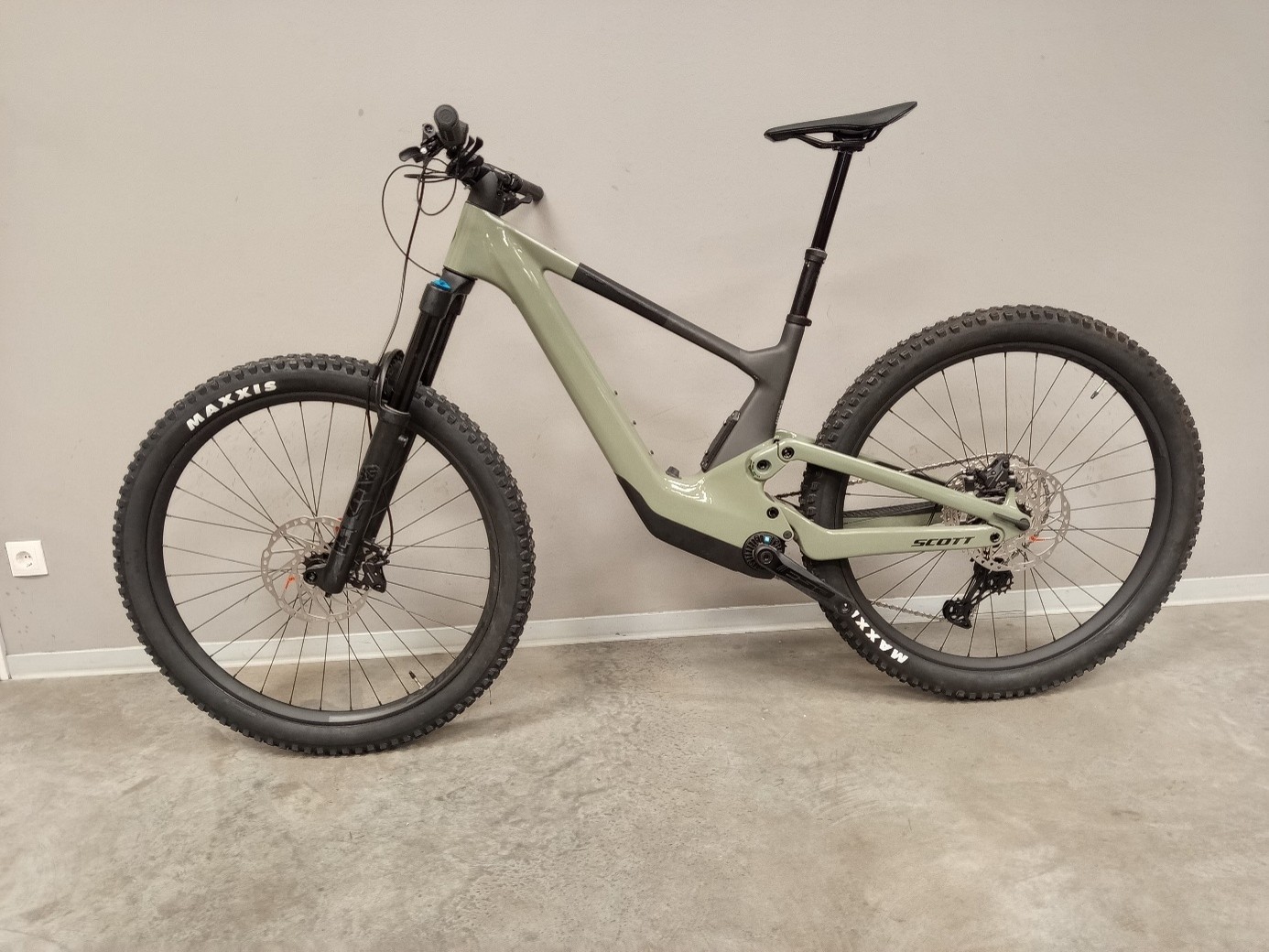 Voltage eRide 910 Undergrowth Green/Carbon Gloss (Neuware mit Lackfehler)