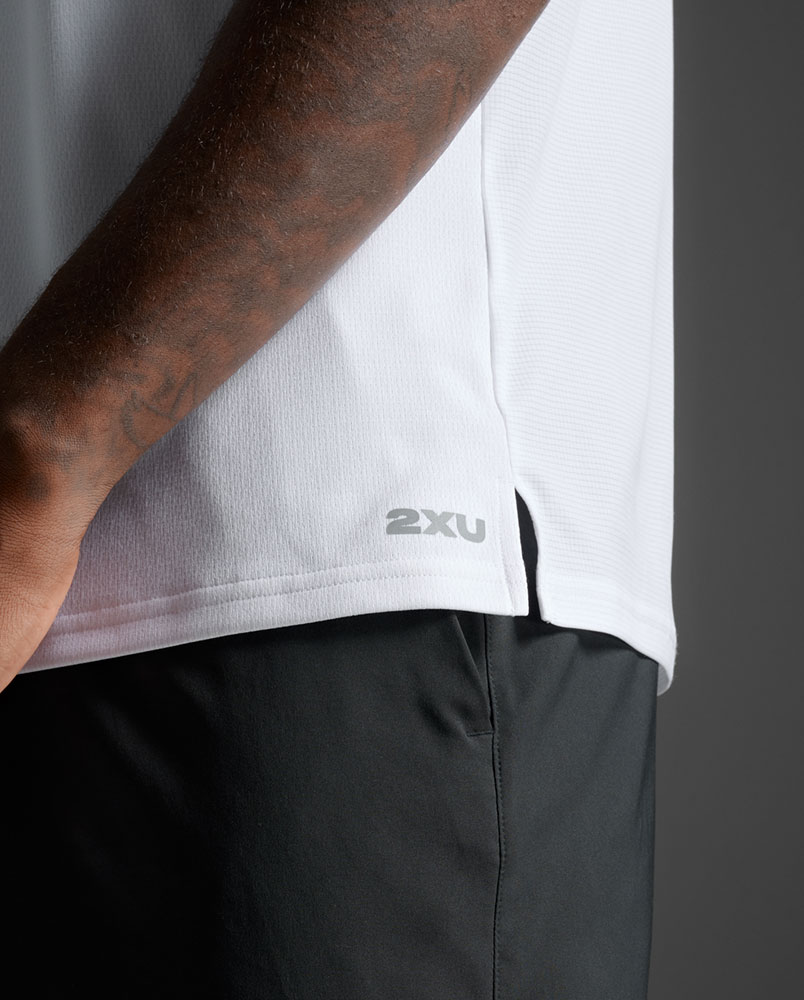 2XU_2X-MR7441A_WHTSRF_Aero_Mesh_Funktionsshirt (17).jpg