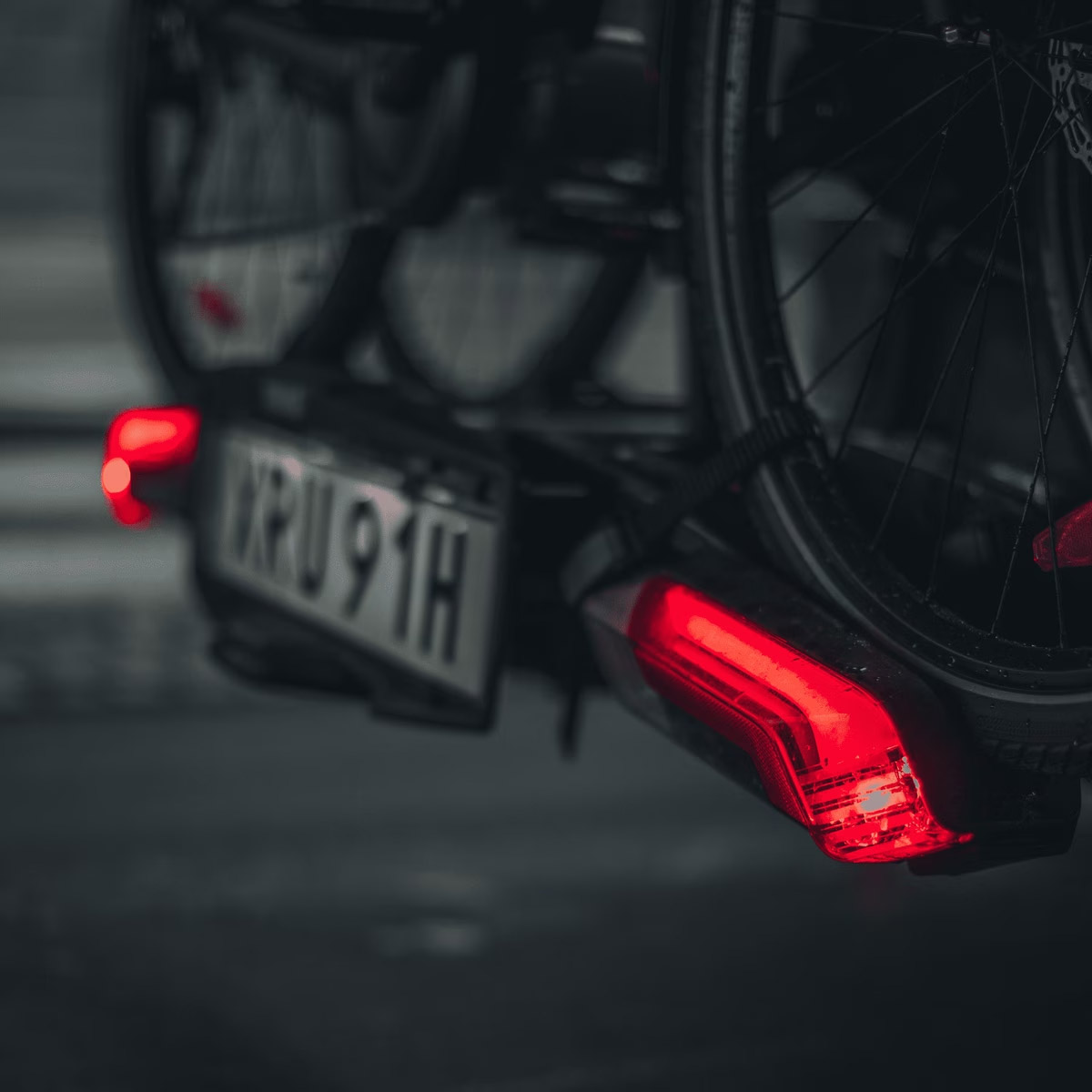 Thule-EPOS-3-Fahrräder---klappbarer-Fahrradträger-979100-10.jpg