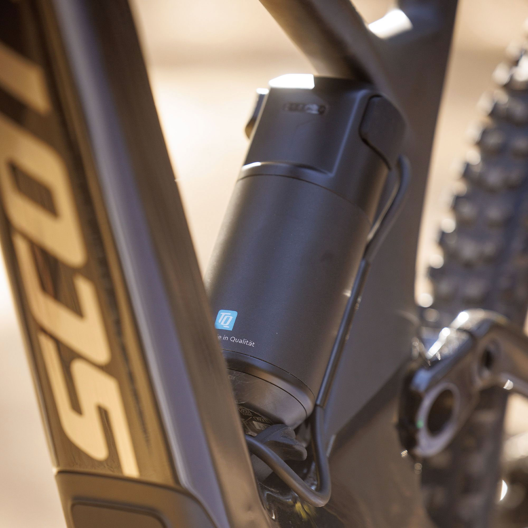 2000x2000_SCOTT_BIKE_VOLTAGE_900_SL_PHOTO_BY_Daniel_Geiger_1_2113192_jpg.jpg