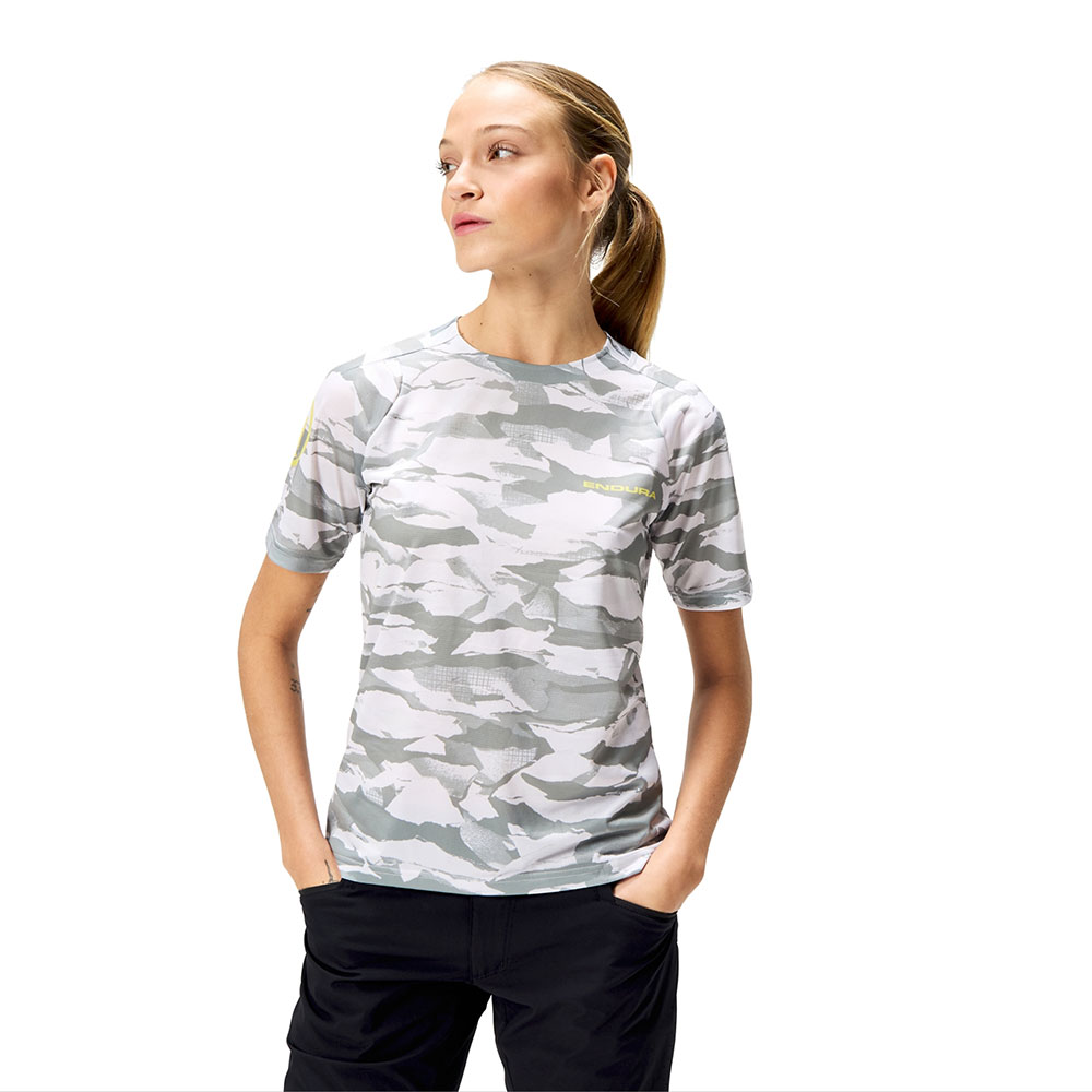 Endura_R-E6244HA _Mountain_Camo_Damen_MTB_Trikot (1).jpg