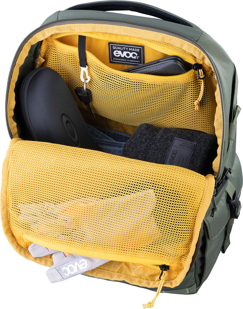 401318332-TRAVEL-BACKPACK-22-dt05.jpg