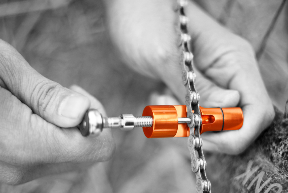 chain-break-bw.jpg