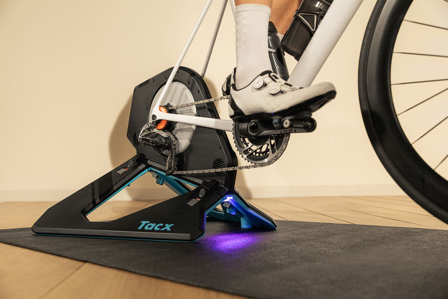 Tacx® NEO 2T Smart T2875 Zwift Cog und Click Heimtrainer