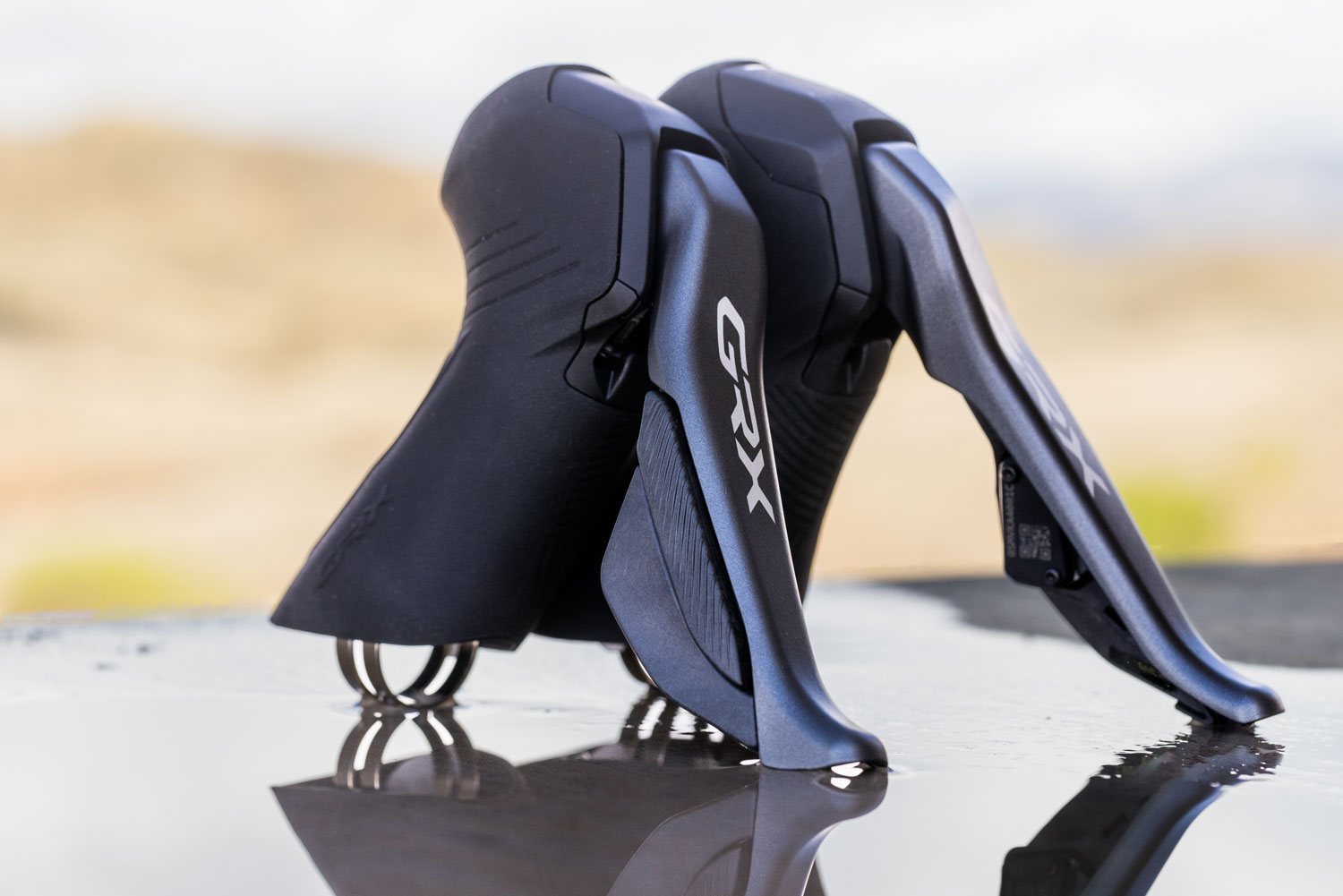 Shimano-GRX-Di2-ST-RX825+BR-RX820-Image.jpg