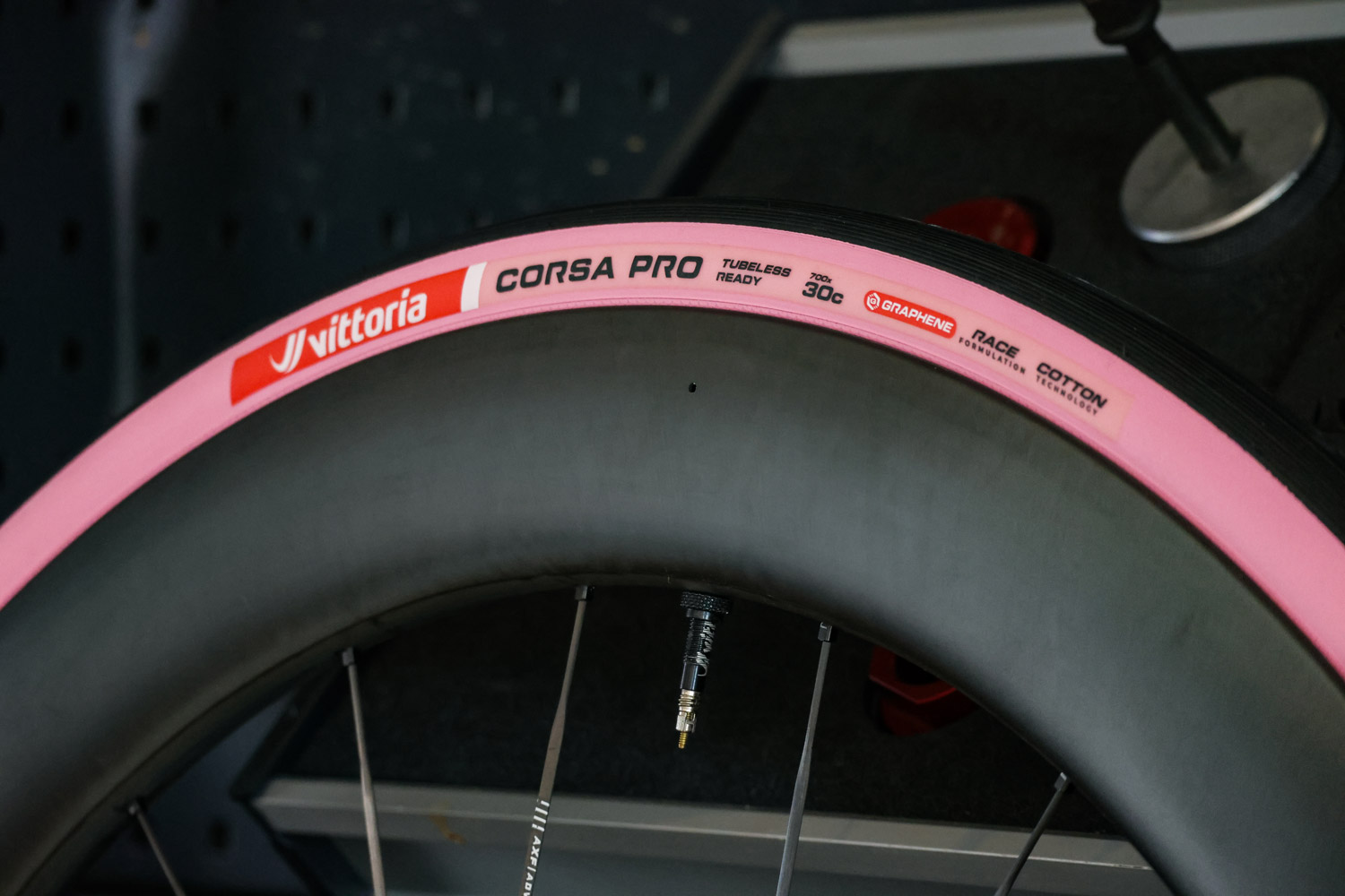 Pneumatico pieghevole Corsa Pro Pink G2.0 TLR 28-622 Edizione speciale