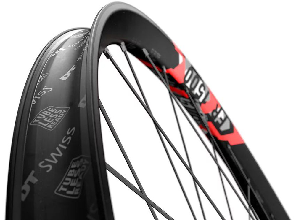 DT-Swiss-FR-1500-CLASSIC-29-30mm-6-Loch-Boost-Hinterrad-WFR1500OFDRS021540-2.jpg