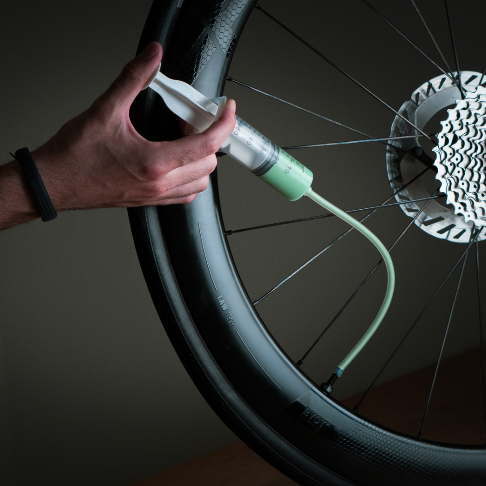 dynamic-bike-care-bar-keeper-pro-reifendichtmittel_3.jpg