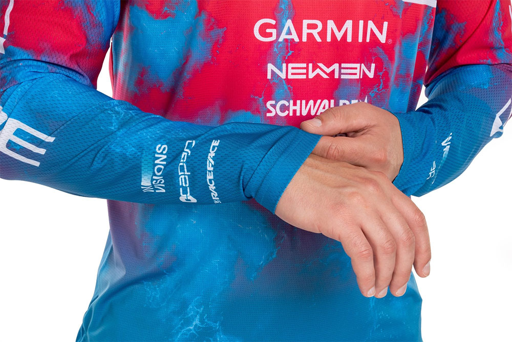 Cube_11899_X_Actionteam_MTB_Langarmtrikot (1).jpg