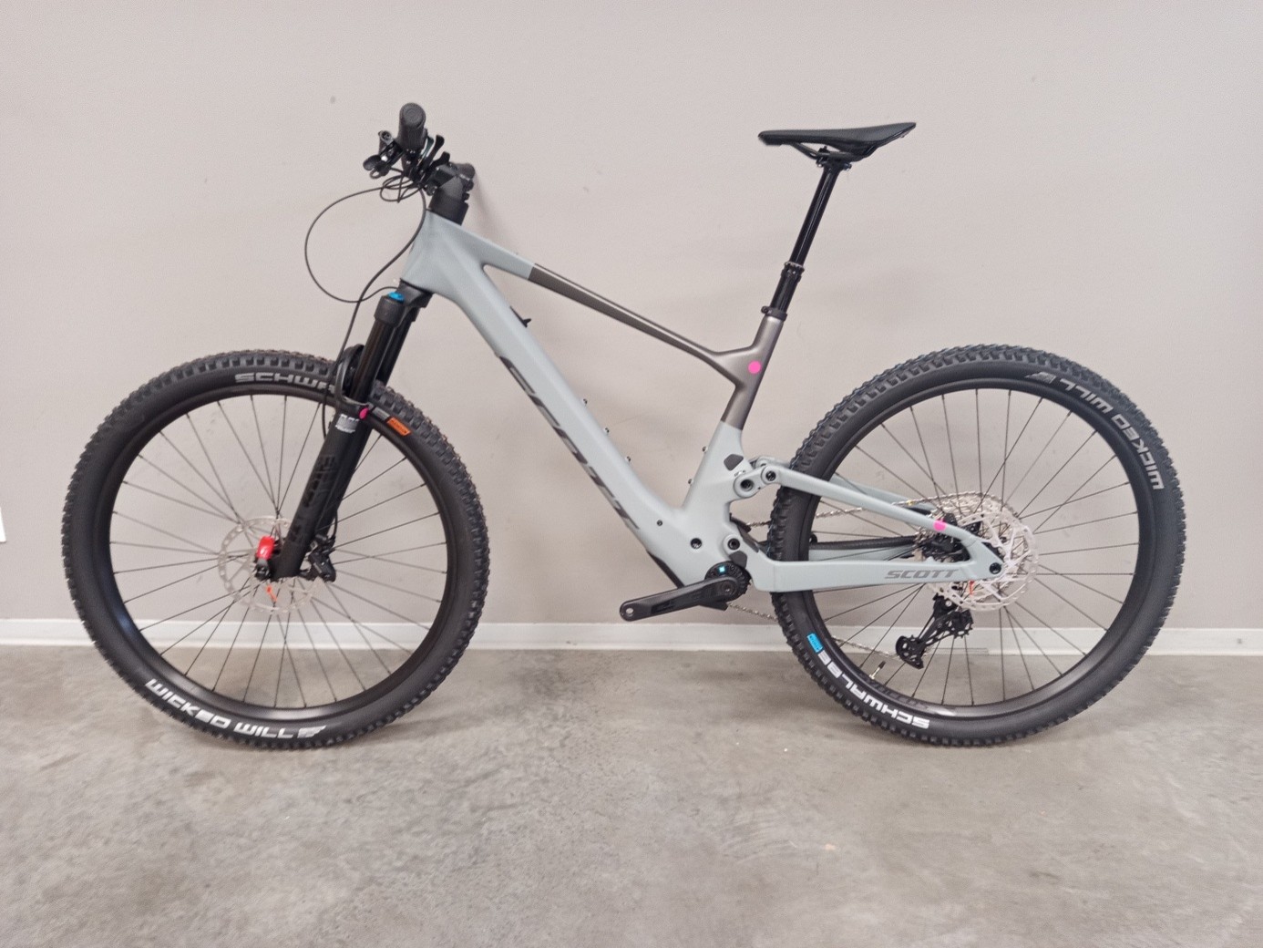 Lumen eRIDE 910 Shark grey (producto nuevo con defecto de pintura)