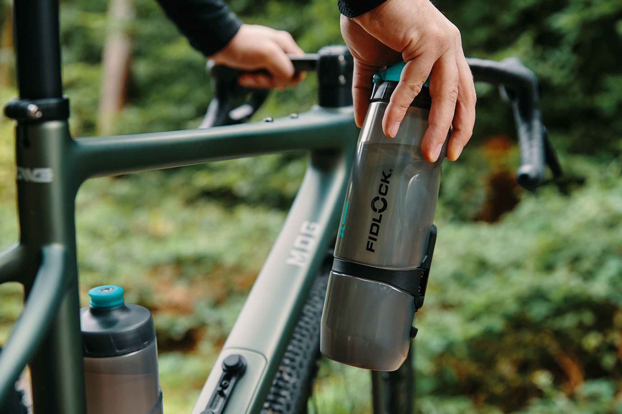Fidlock AB-09676-P01032 (TBL) 20152625 TWIST Bottle 800 antibacterial + Bike Base  (18).jpg