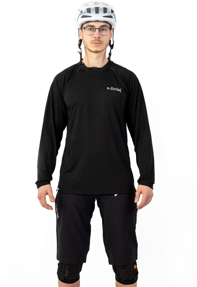 dirtlej-20250052-20250056-mountee-men-long-studio-2.jpg