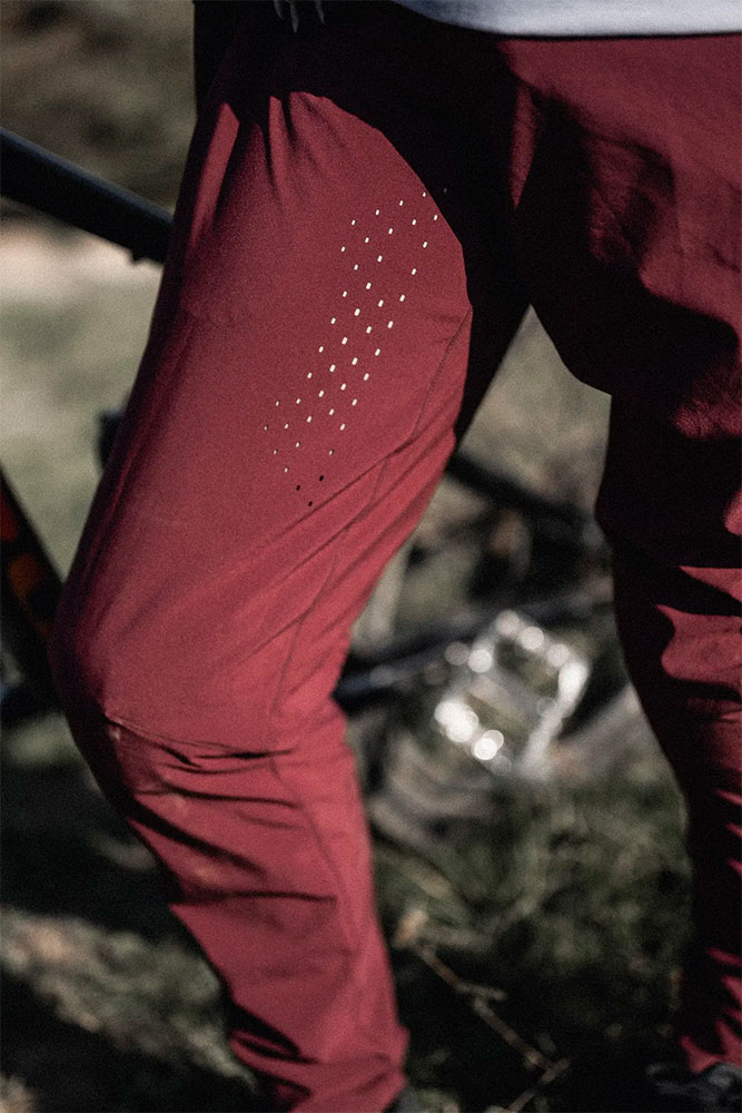 ION_47253_Ionic_LT_Damen_MTB_Hose (1).jpg