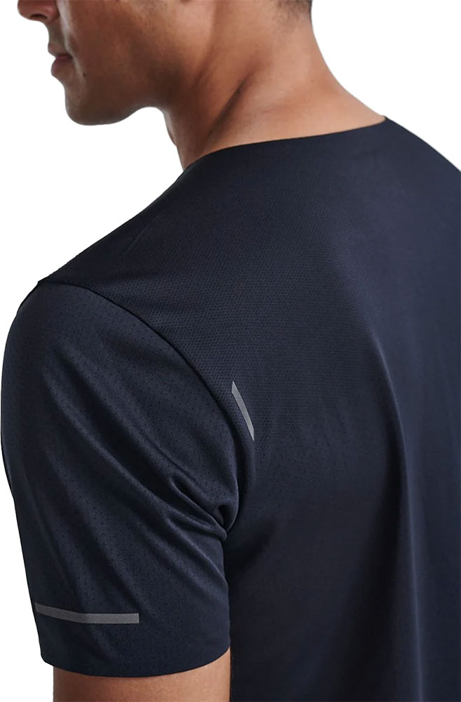 2XU_MR7150A_Light_Speed_Funktionsshirt (6).jpg