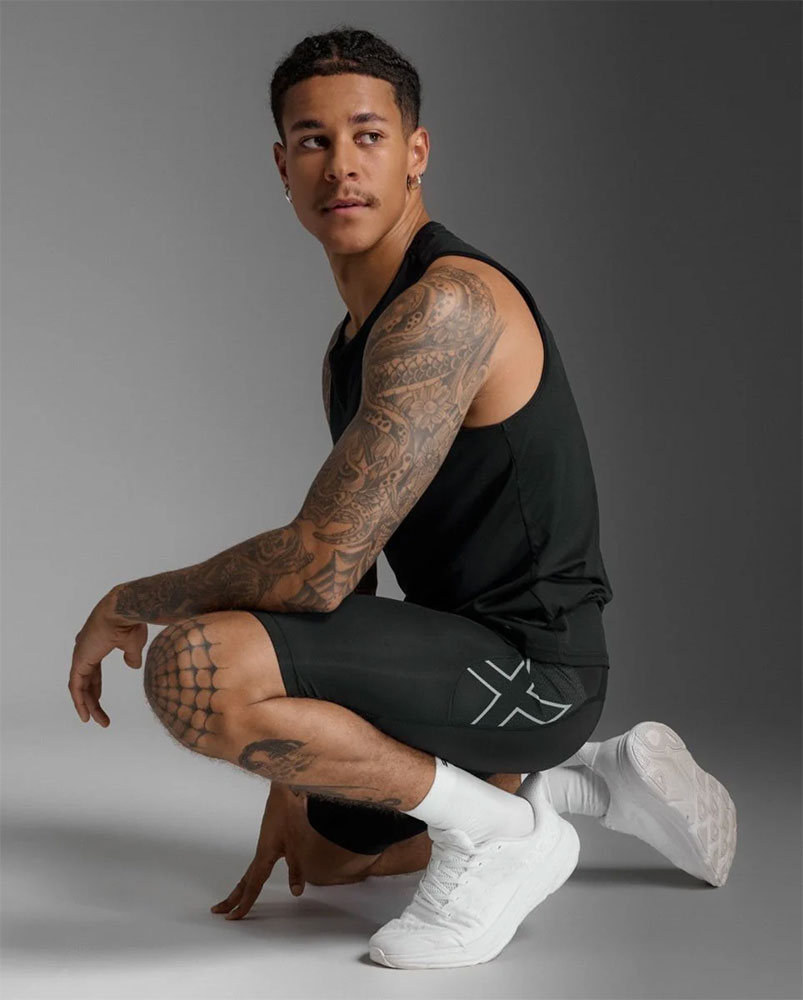 2XU_2X-MA7374B-BLKSRF‌_Aero_Mesh_Compression_Laufshorts (4).jpg