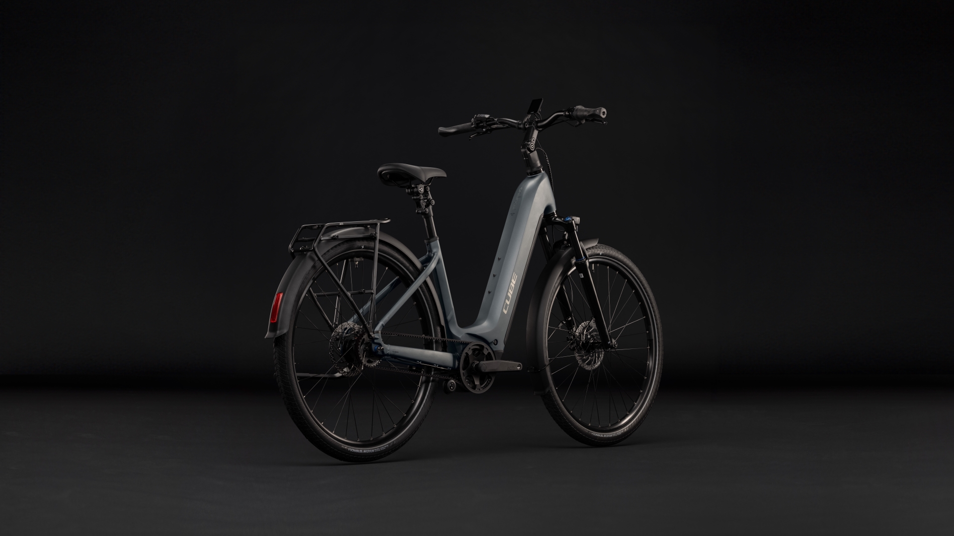 Touring Hybrid Deluxe SLX 800 gris mate y cromo, con acceso fácil