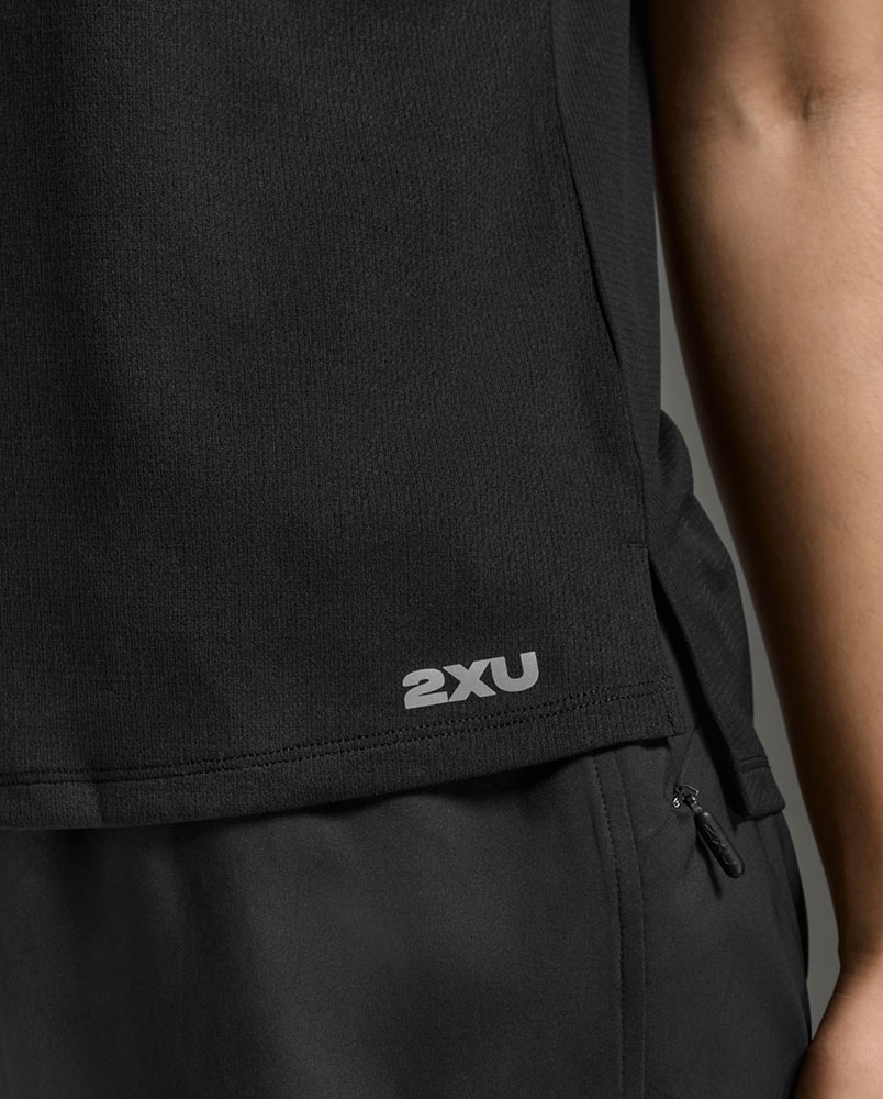 2XU_2X-WR7419A-BLKSRF_Aero_Mesh_Damen_Funktionsshirt (7).jpg