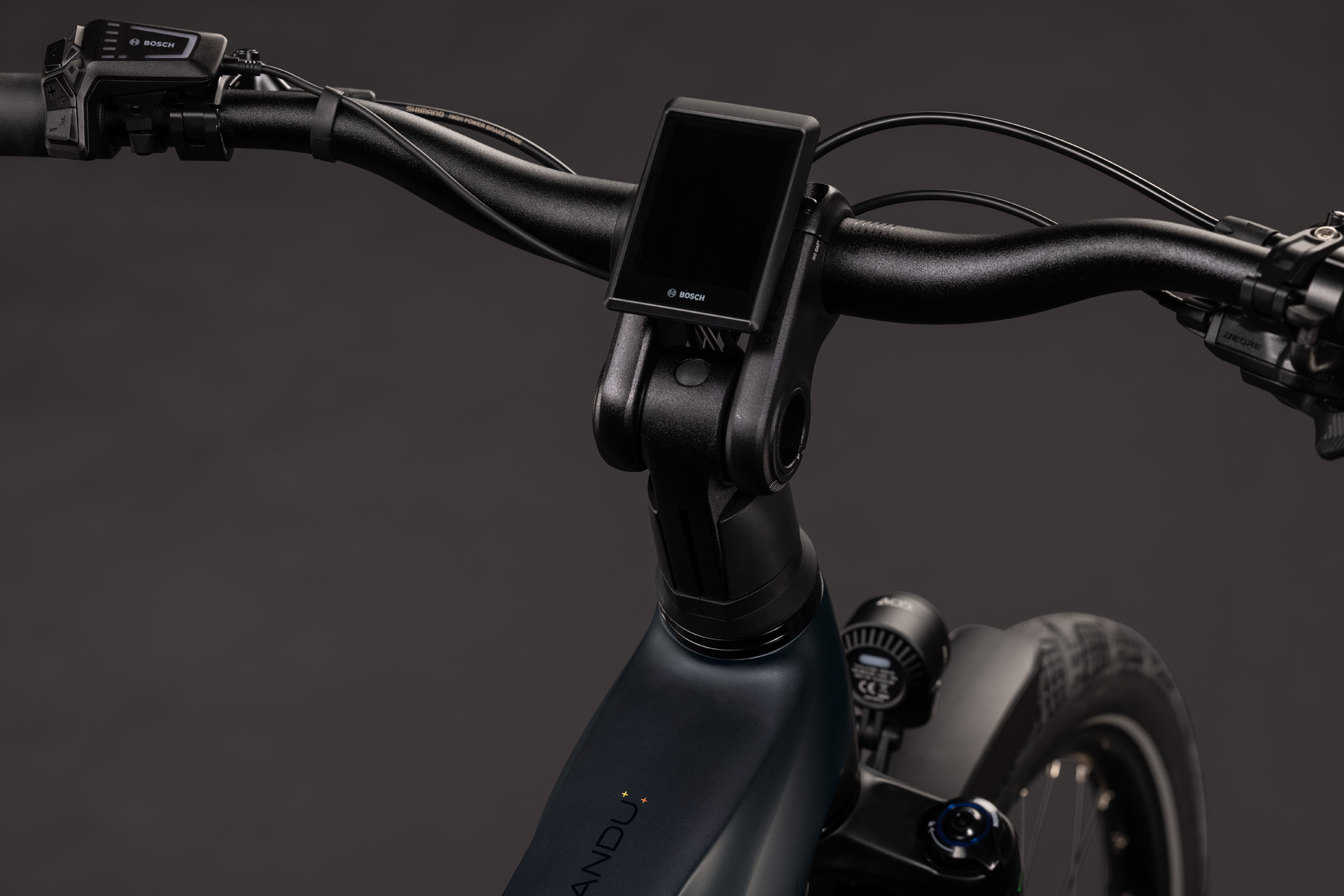 Kathmandu Hybrid Pro 800 coal´n´black Trapeze