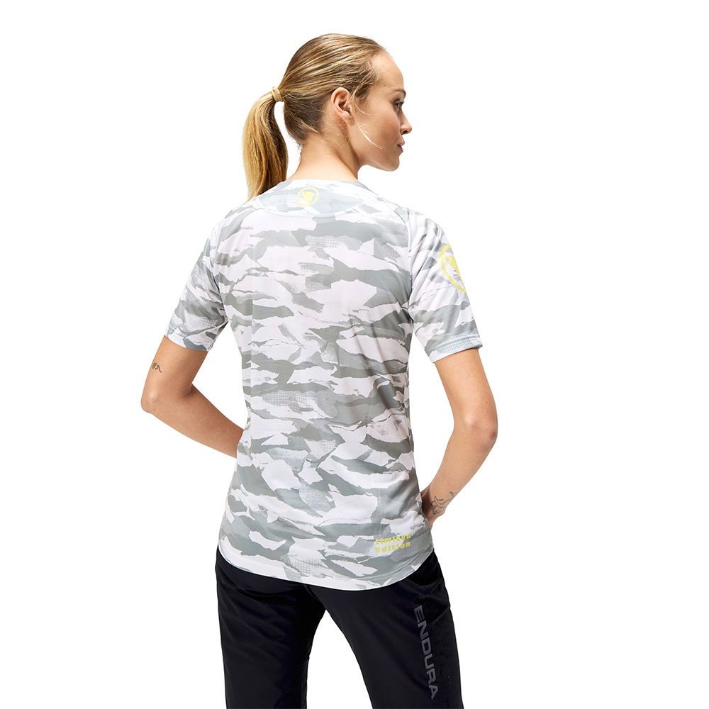 Endura_R-E6244HA _Mountain_Camo_Damen_MTB_Trikot (2).jpg