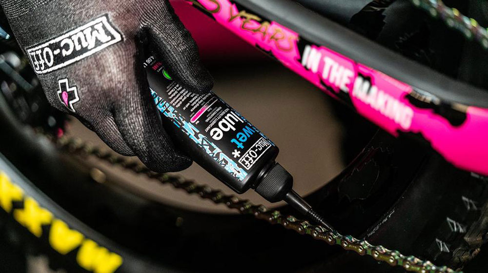 Muc-Off-Wet-Lube_c.jpg