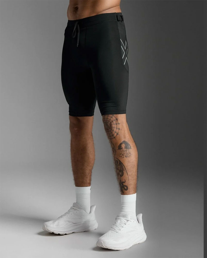 2XU_2X-MA7374B-BLKSRF‌_Aero_Mesh_Compression_Laufshorts (8).jpg