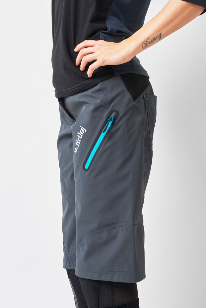 Dirtlej_Trailscout_Waterproof_Damen_MTB_Shorts_20220011_4.jpg