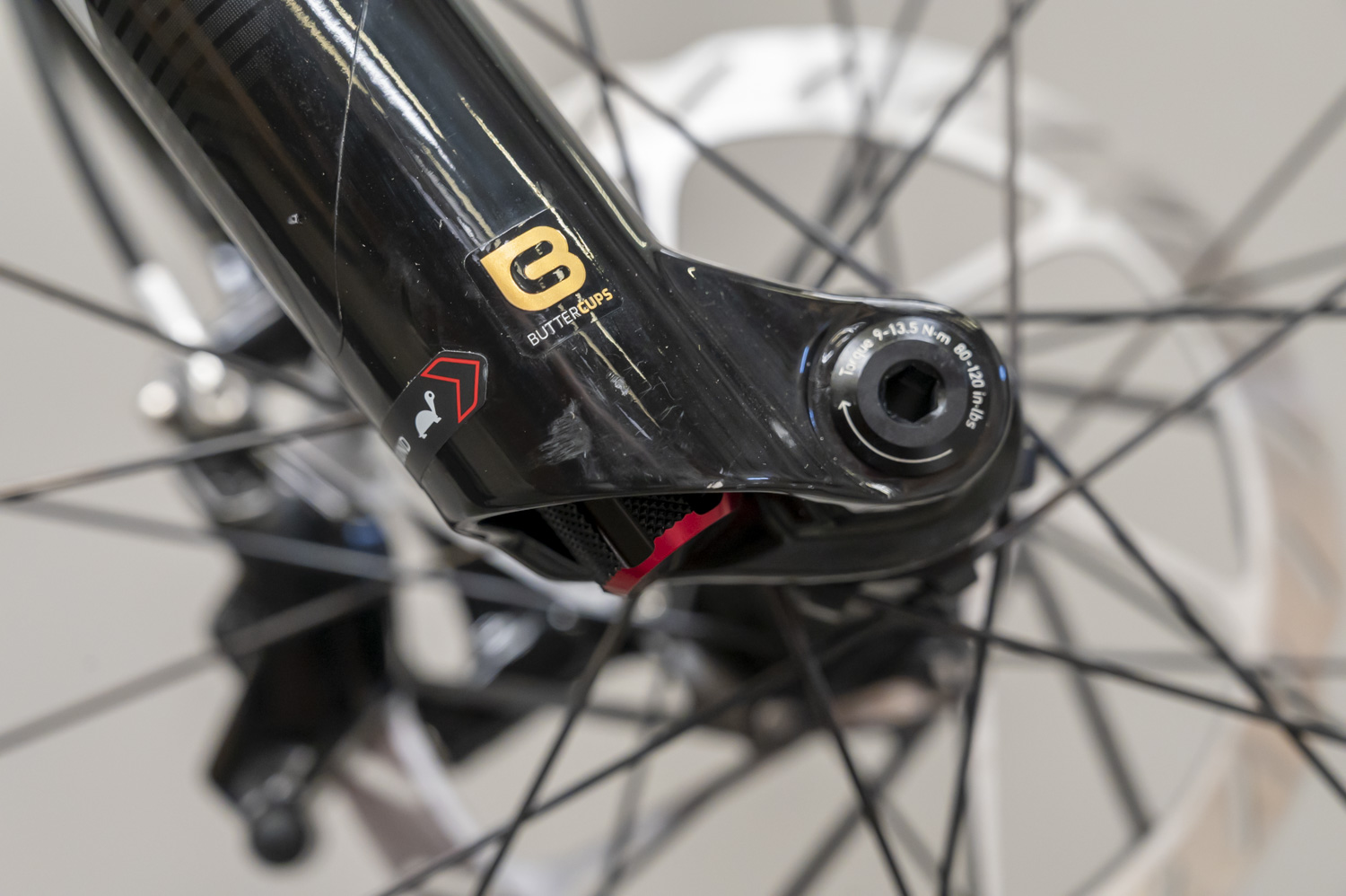 Spark 900 EVO Carbon Black (New item with a paint fault)