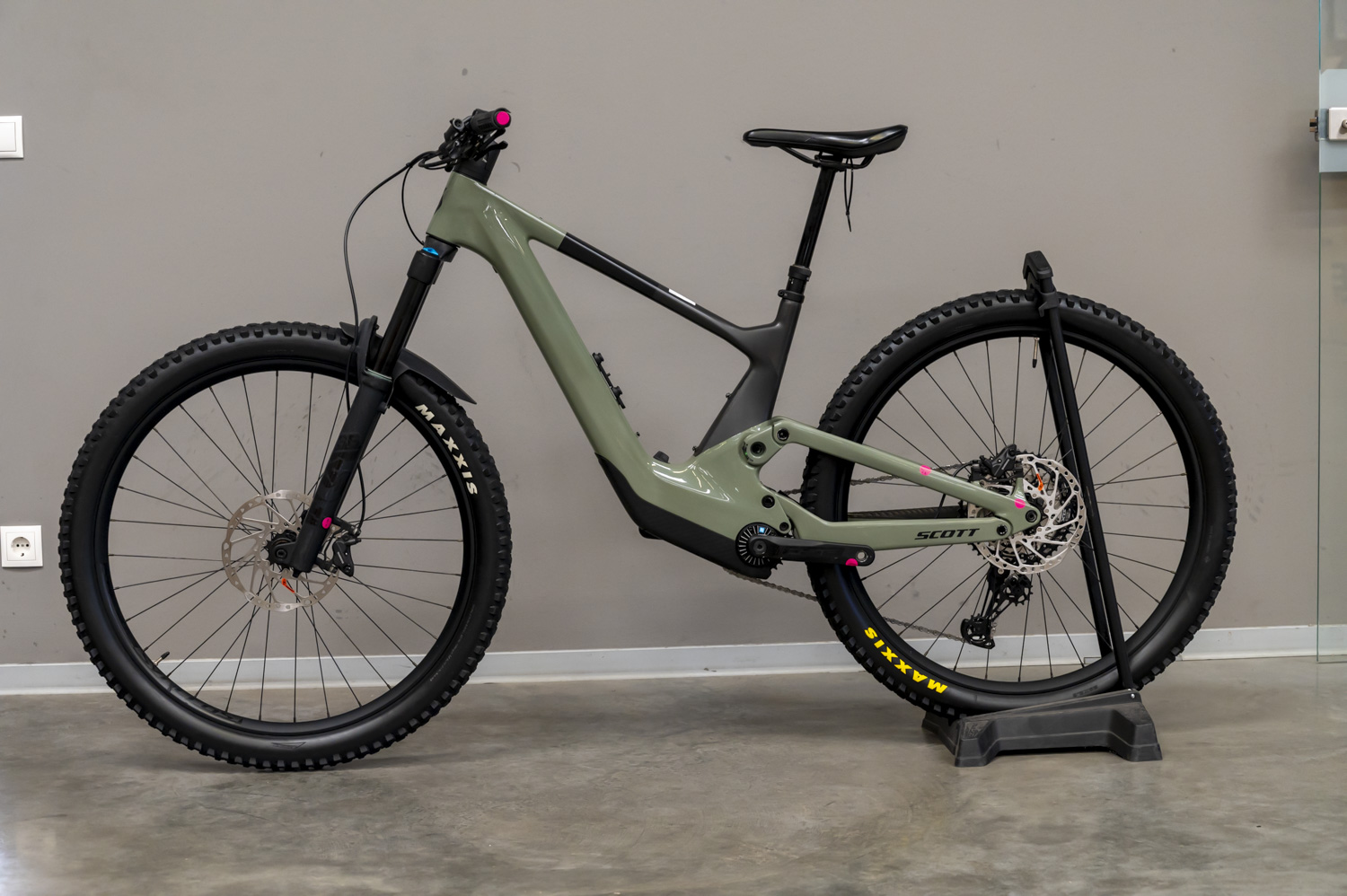 Voltage eRide 910 Undergrowth Green/Carbon Gloss (devolución)