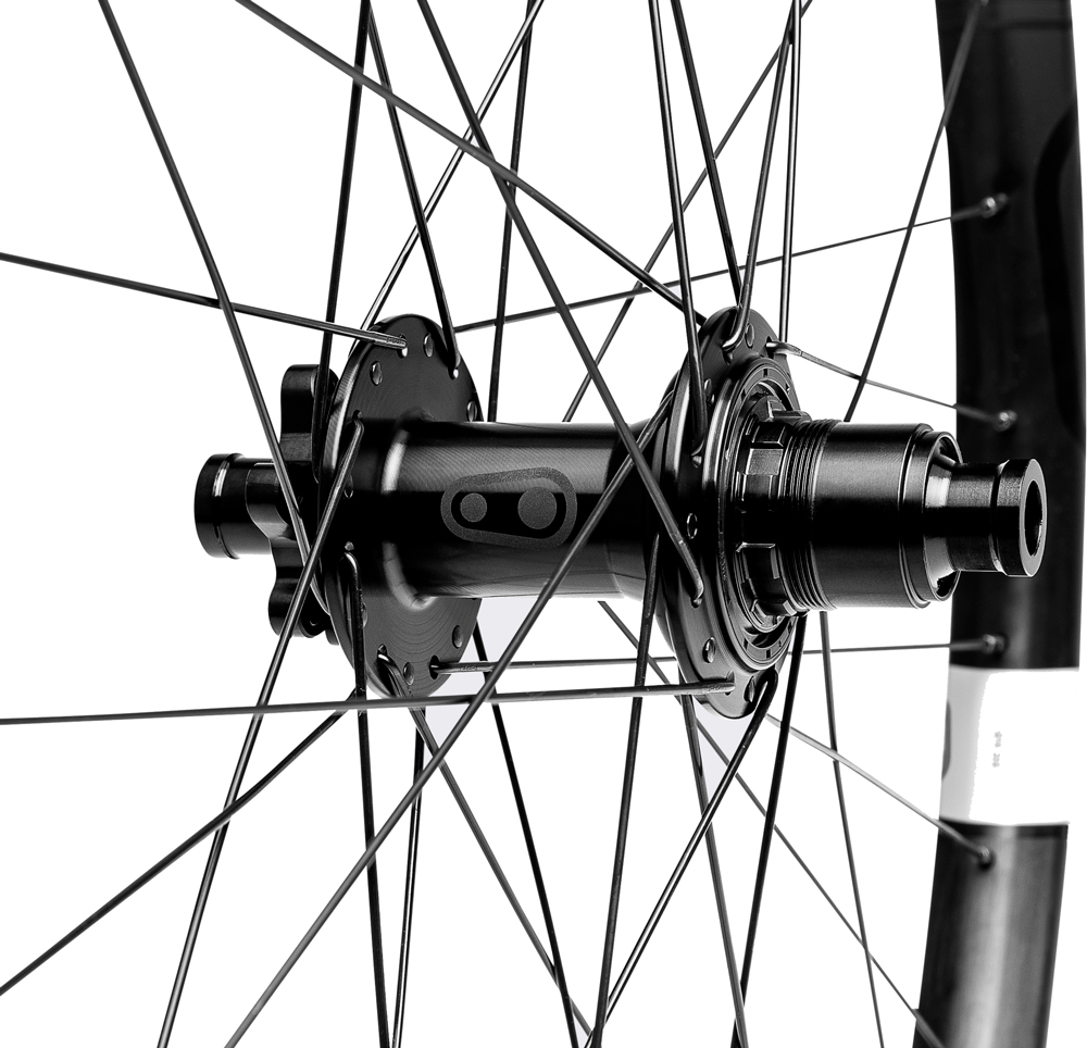 SYNTHEMTB_Ei9-HUB_BEAUTY.jpg