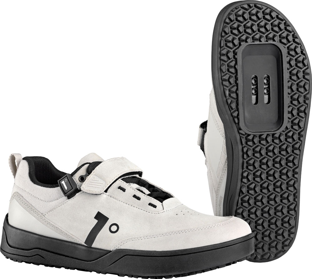 FIRST-DEGREE_FUSE_light-grey_couple.jpg